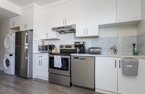 Maple Ridge Apartment | Modern Gateway Family-sized Suite in Thornhill-Maple Ridge - BC