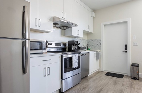 Maple Ridge Apartment | Modern Gateway Family-sized Suite in Thornhill-Maple Ridge - BC