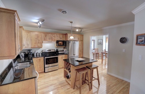 Quidi Vidi House | Modern home on East Coast Trail, stunning ocean view