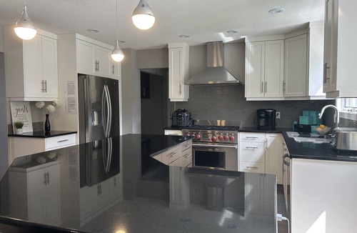 Okanagan-Similkameen House | Modern home w/Pool, outdoor kitchen & Putting Green.