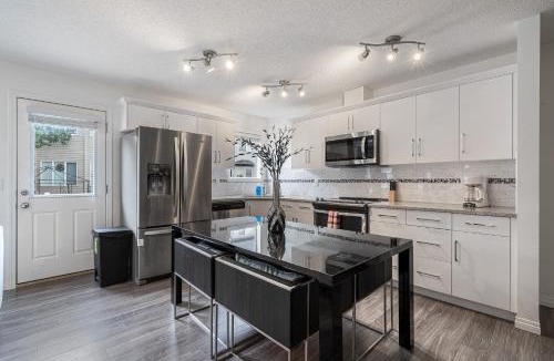 Southwest Calgary House | Modern House with Private Backyard & Fireplace