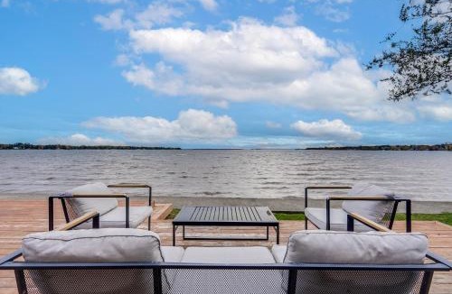 Venise-en-Quebec Villa | Modern Lake Champlain Villa with Spa