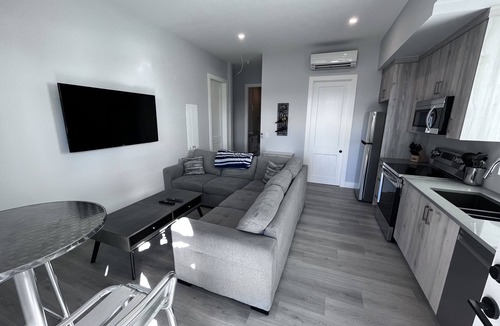 Okanagan-Similkameen Apartment | Modern Lake View Basement Suite. Introductory Pricing!