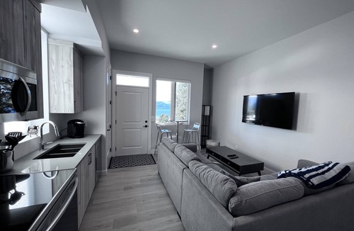 Okanagan-Similkameen Apartment | Modern Lake View Basement Suite. Introductory Pricing!