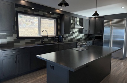 Vancouver Coast House | Modern living with mountain views