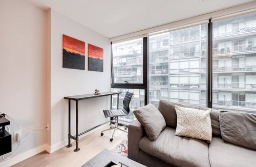 Wellington Place Condo | Modern Loft at Thompson Residences w/ Free Parking