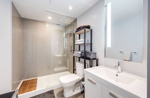 Wellington Place Condo | Modern Loft at Thompson Residences w/ Free Parking