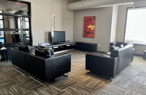 Saskatoon Condo | Modern Luxurious 2 BR Condo + Pool + Hot Tub + Games Room + Gym
