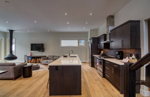 East Kootenay House | Modern luxury chalet with incredible Ski in/Ski out access