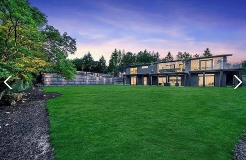 Burlington House | Modern Luxury Private Oasis on the Escarpment in Burlington. Mins from the Lake!