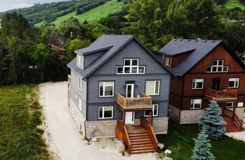 The Blue Mountains Ski Chalet | Modern Memories 8BR Hillside Chalet w BBQ, Laundry and 6.5WR