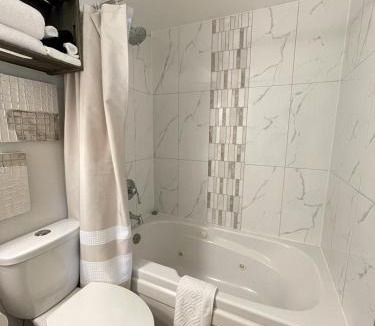 Craigleith Apartment | Modern Mountainside Ski In/Ski Out Studio at Blue