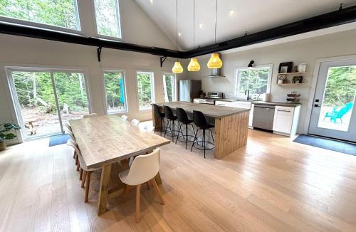 Lion's Head House | Modern Paradise In The Forest - Bruce Peninsula