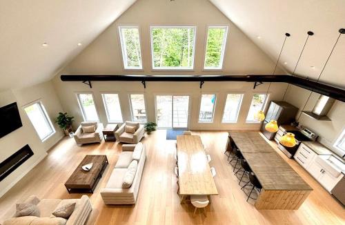 Lion's Head House | Modern Paradise In The Forest - Bruce Peninsula