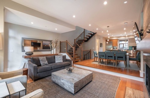 Whistler Apartment | Modern | Pets | Private hot tub | AC | Garage