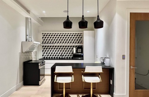 Shaughnessy House | Modern Private Basement Suite in Vancouver with Free Parking