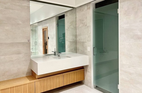 Shaughnessy House | Modern Private Basement Suite in Vancouver with Free Parking