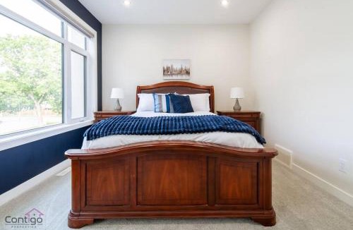 Jasper Place House | Modern Retreat, AirCon, Backyard, Near DT & WEM