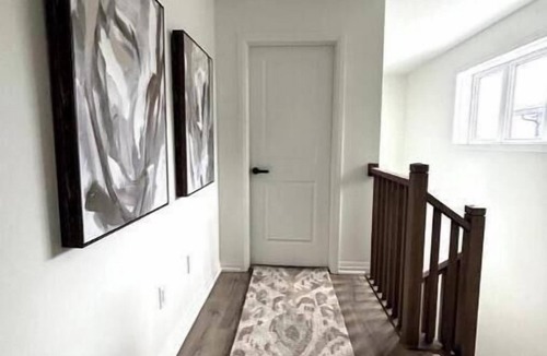 Fonthill House | Modern Stay Niagara. 3 bedroom house. Minutes from Niagara Falls. Book now!