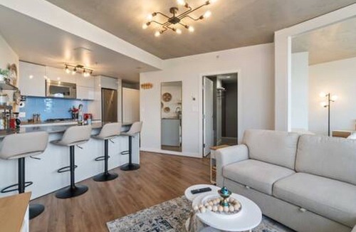 Gastown Apartment | Modern & Stylish 1BR Condo, Vancity!