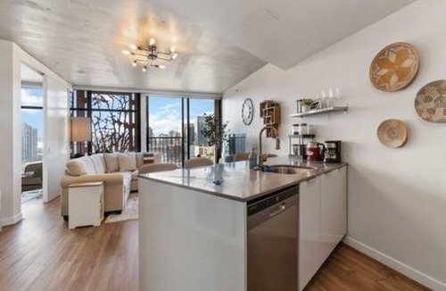 Gastown Apartment | Modern & Stylish 1BR Condo, Vancity!