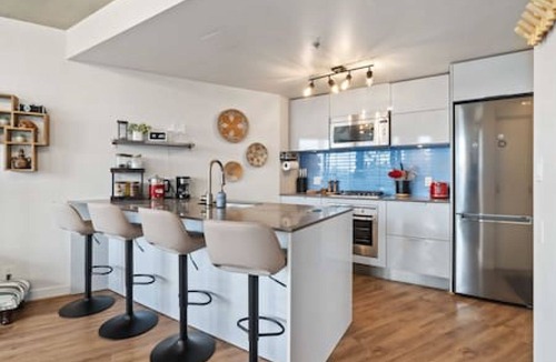 Gastown Apartment | Modern & Stylish 1BR Condo, Vancity!