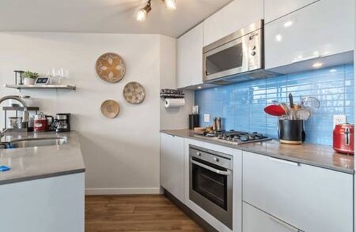 Gastown Apartment | Modern & Stylish 1BR Condo, Vancity!
