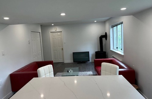 Garibaldi Highlands House | Modern suite in Garibaldi Highlands, near all outdoors fun and 45m to whistler