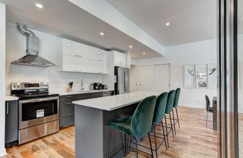 Cote-Des-Neiges—Notre-Dame-De-Grace Apartment | Modern Suites in NDG