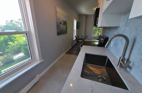 Orillia Apartment | Modern Sun-Filled 2nd Story