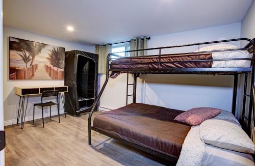 Cote-Saint-Paul House | Modern Townhouse with Rooftop Deck