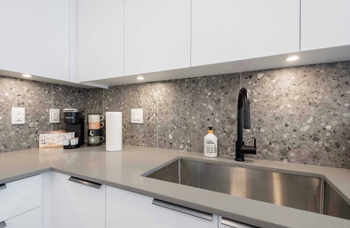 Langley Apartment | Modern & Tranquil Langley Gem ~ Balcony ~ Parking!