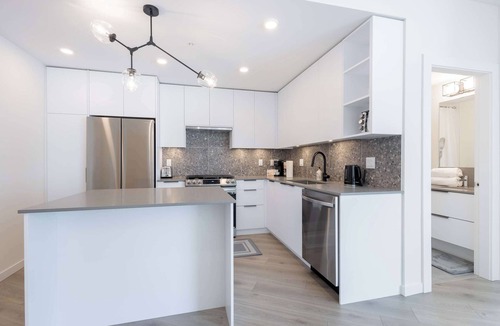 Langley Apartment | Modern & Tranquil Langley Gem ~ Balcony ~ Parking!