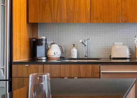 Gastown Apartment | # Modern Tropical Comfort 2bed1bath1park