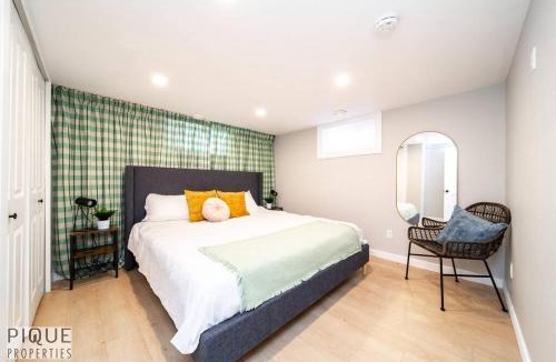 Northeast Edmonton Apartment | Modern Urban Escape -King Bed -Pet Friendly - Free Parking & Netflix - Fast Wi-Fi