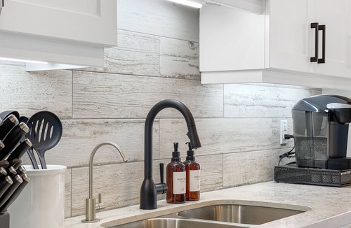 Scugog Cottage | Modern Waterfront Luxury Lakehouse - 60 Min GTA