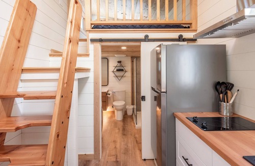 Duncan House | Modern & woodsy tiny home with outdoor tub!