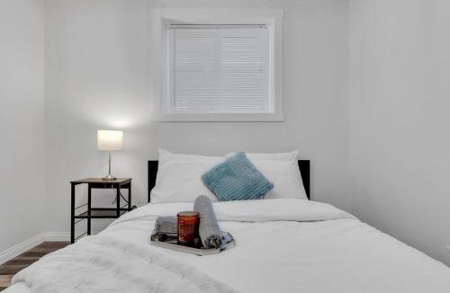 Valley Ridge House | ModernOasis with AC&MovieRoom close to Downtown15' Banff 60'