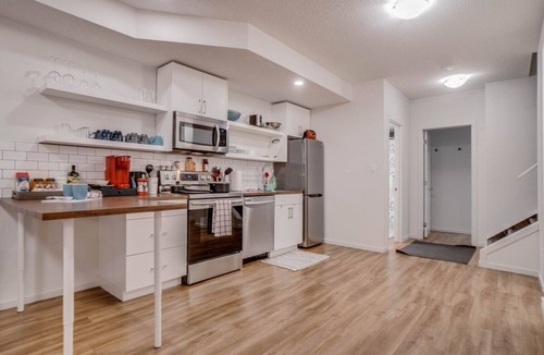 Jasper Place Apartment | Molly - Perfectly located, 5 Min to W Edm Mall!