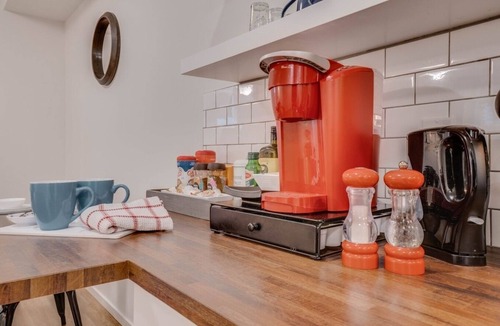 Jasper Place Apartment | Molly - Perfectly located, 5 Min to W Edm Mall!