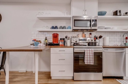 Jasper Place Apartment | Molly - Perfectly located, 5 Min to W Edm Mall!