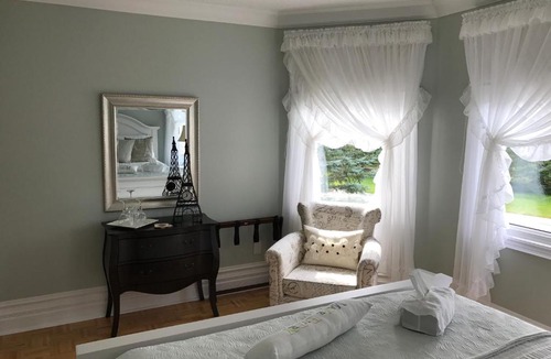 Mono Bed & Breakfast | Molly's Retreat B and B