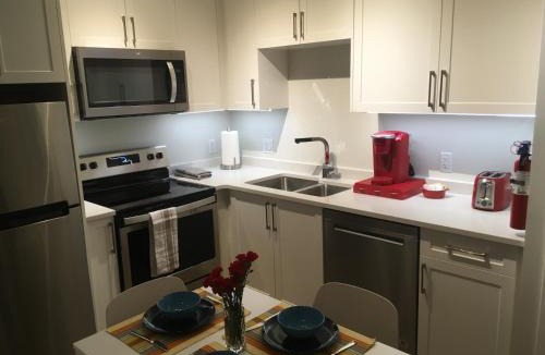 Sidney Apartment | Mollys Cottage-The Suite on Vancouver Island near YYJ Airport and the WA and BC Ferries