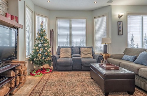Silver Star Mountain Ski Chalet | Monashee Views