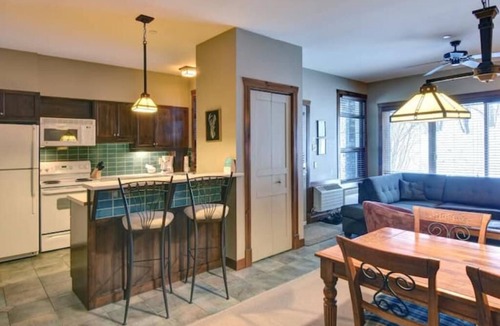 Tremblant-Les-Eaux Condo | Mont Tremblant-les-Eaux 213-1A Condo hot tub open walk to ski slopes & golf n