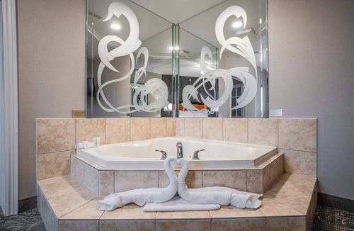 Barrie Hotel | Monte Carlo Inn Barrie Suites