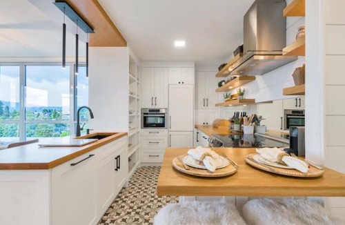 West Side Apartment | Monthly Furnished Rental: Luxuriously Cozy Kerrisdale Apartment- UBC/YVR/DT