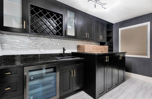 Richmond House | MONTHLY FURNISHED RENTAL & LUXURY HOUSE - 4 BED & 4.5 BATH & HOME THEATRE