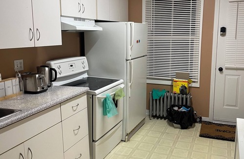 Centretown West Apartment | Monthly rental - 1-BDR apt, ALL included (hot water, hydro and heating).