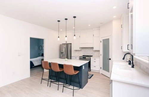 Lower Vaughan House | Moon Shadow Modern Lakehouse